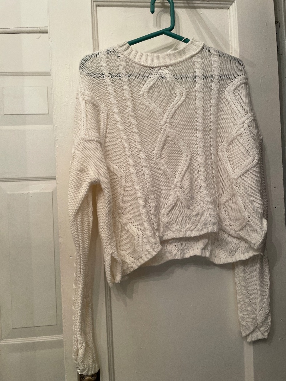 NWOT 100% cotton cable knit sweater cropped